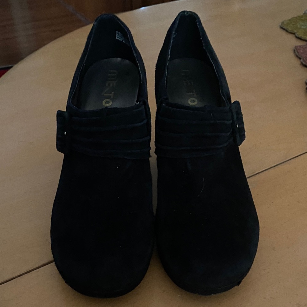 Me Too Women's Black Mules